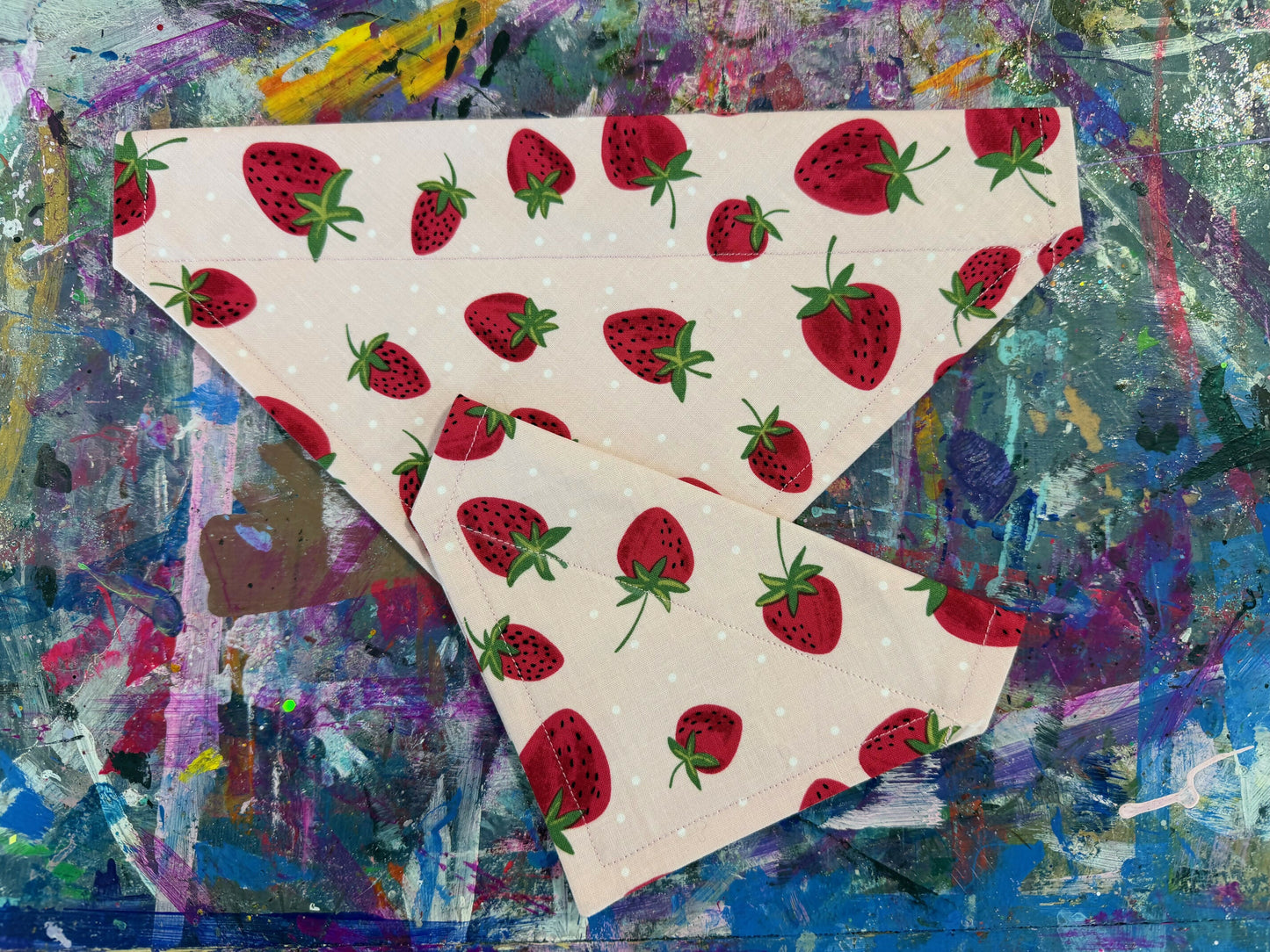 Over the collar bandana Strawberry Fields
