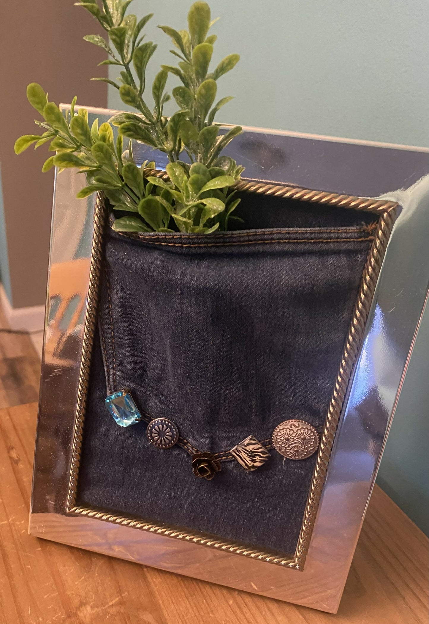 Jean Pocket frame with charms