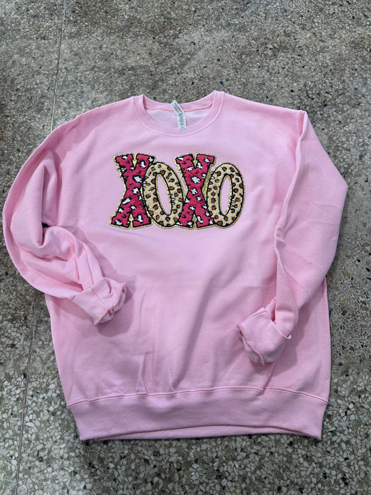 XOXO Patch pink Crew Neck