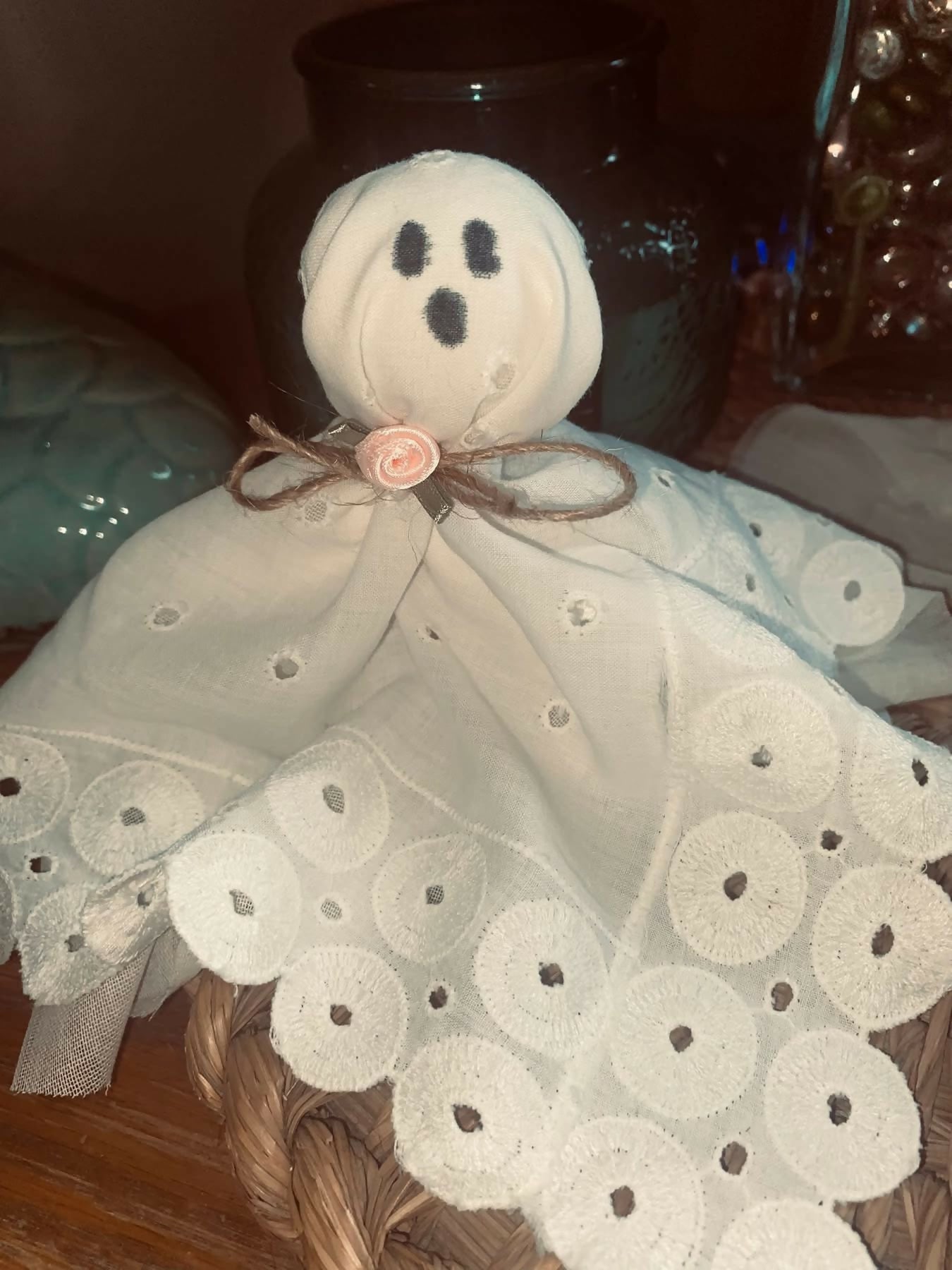 Small Lace Ghost (light pink rose)
