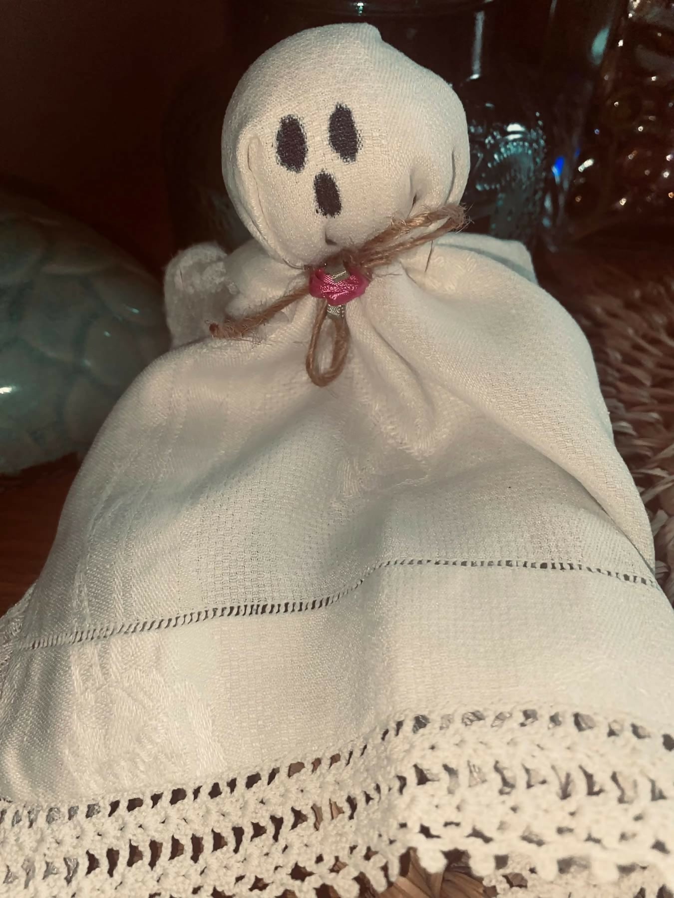 Small Lace Ghost (hot pink rose)