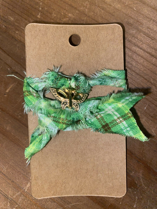 Green Plaid wrap with butterfly charm (kid)