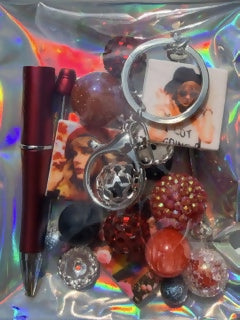 DIY Kit - Pen & Keychain (TSwift Red)